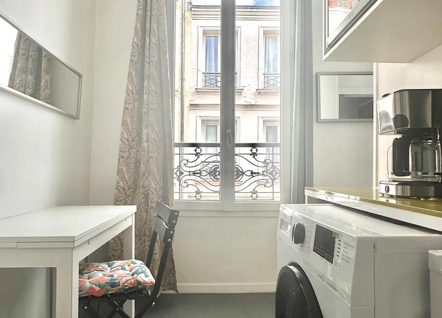 Comfortable And Secure Montmartre Studio Berthe Paris
